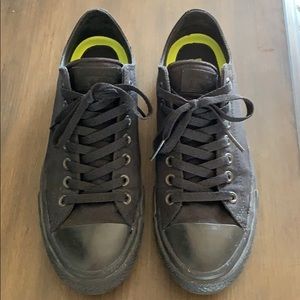 Black mono Converse Chuck 2’s